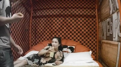 明星级性感美女与公司领导酒店偷情.